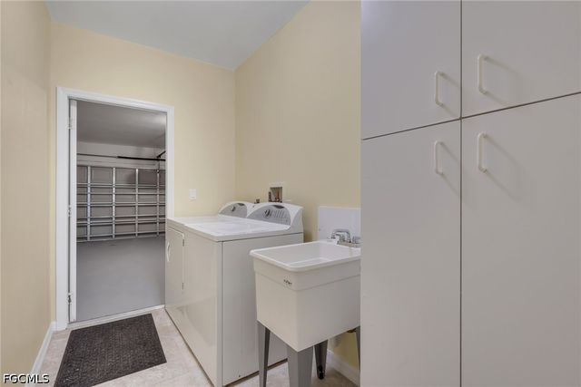 5011 SW 16th PL, Cape Coral, FL 33914