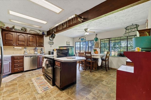 15817 S Whitehouse Ln, Cheney, WA 99004