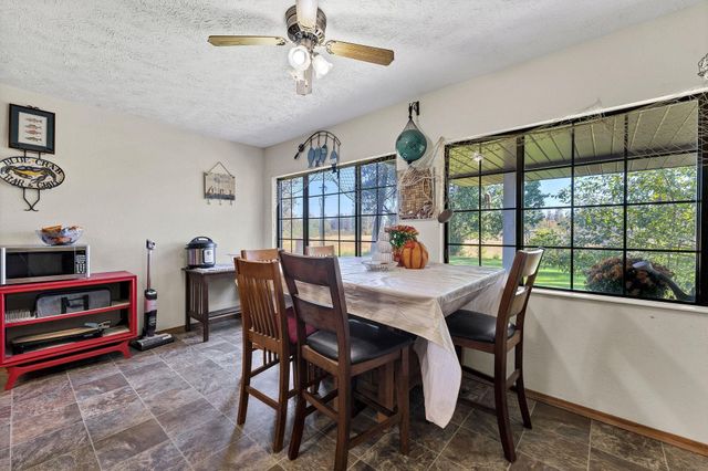 15817 S Whitehouse Ln, Cheney, WA 99004