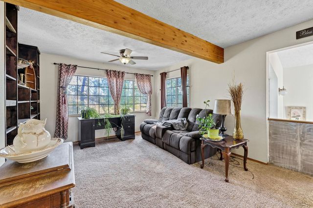 15817 S Whitehouse Ln, Cheney, WA 99004