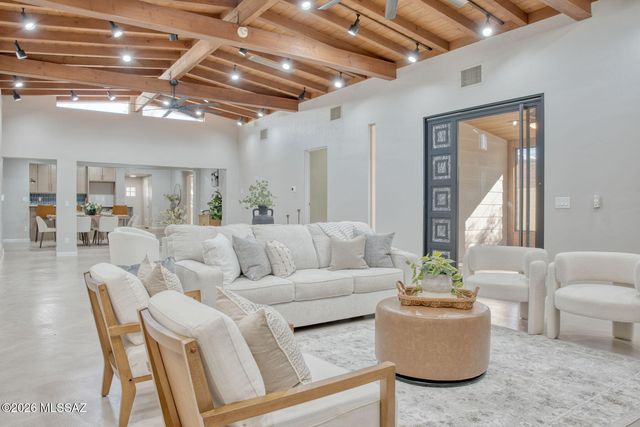 3910 E Calle De Jardin, Tucson, AZ 85711