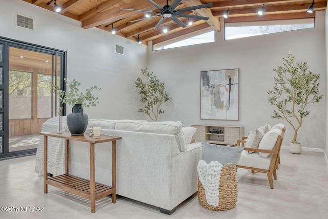 3910 E Calle De Jardin, Tucson, AZ 85711