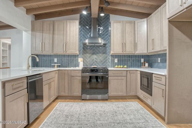 3910 E Calle De Jardin, Tucson, AZ 85711