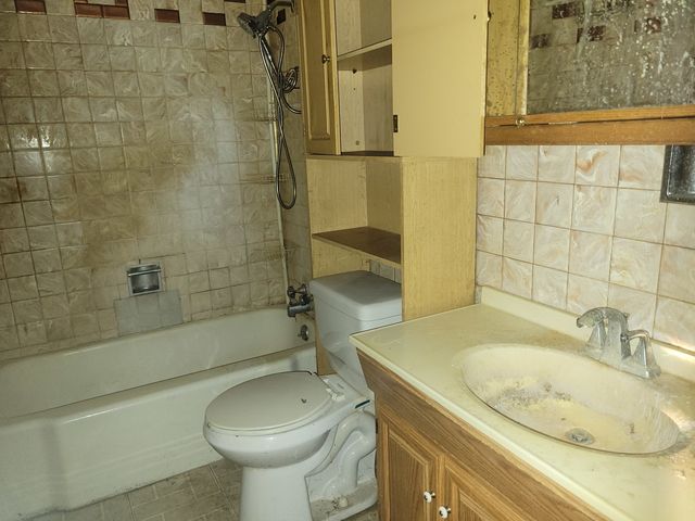 1382 Burnham Avenue, Calumet City, IL 60409