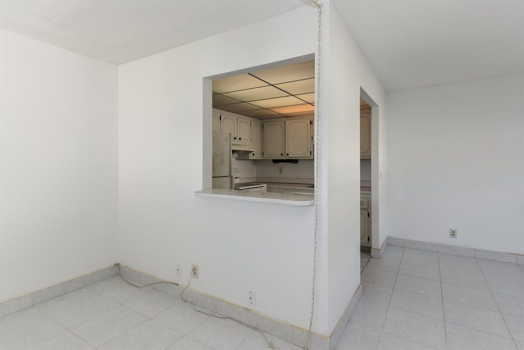 Image 10 of property listing at 398 Flanders I I, Delray Beach, FL 33484