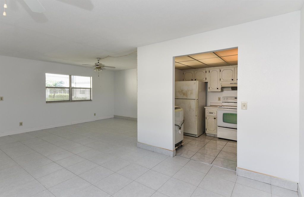 Image 11 of property listing at 398 Flanders I I, Delray Beach, FL 33484