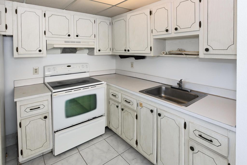 Image 13 of property listing at 398 Flanders I I, Delray Beach, FL 33484