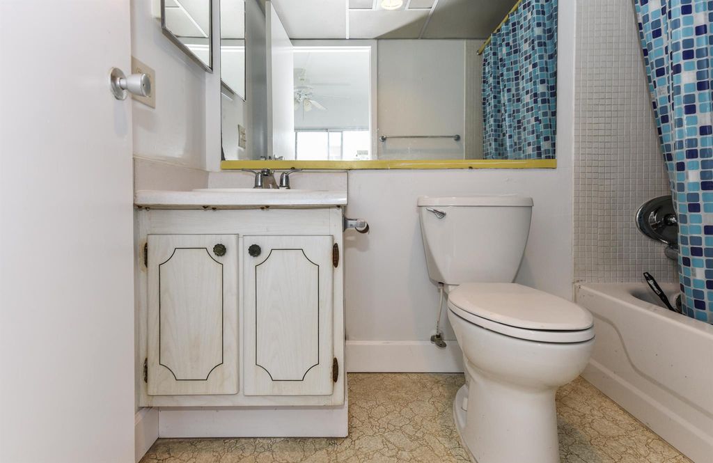 Image 19 of property listing at 398 Flanders I I, Delray Beach, FL 33484