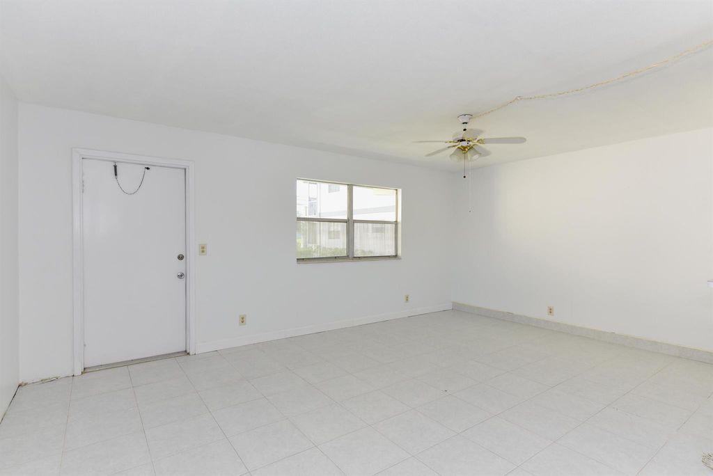 Image 5 of property listing at 398 Flanders I I, Delray Beach, FL 33484