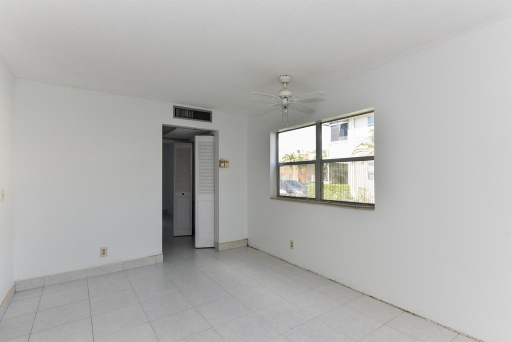 Image 6 of property listing at 398 Flanders I I, Delray Beach, FL 33484