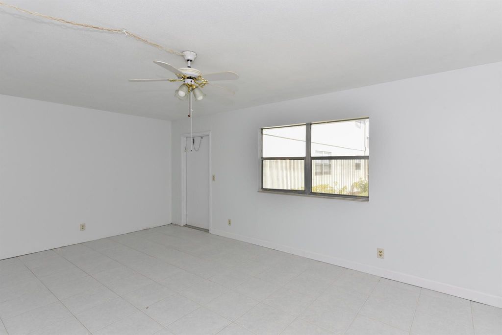 Image 7 of property listing at 398 Flanders I I, Delray Beach, FL 33484