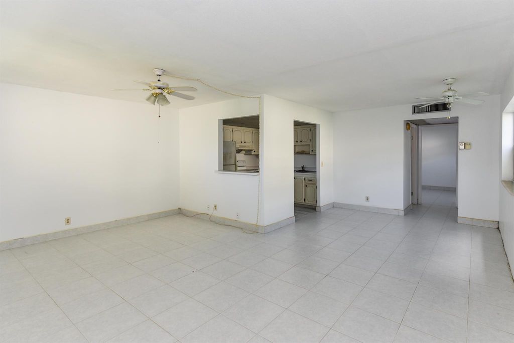 Image 8 of property listing at 398 Flanders I I, Delray Beach, FL 33484