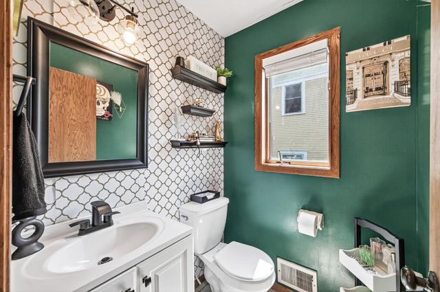 2505 Dupont Avenue N, Minneapolis, MN 55411