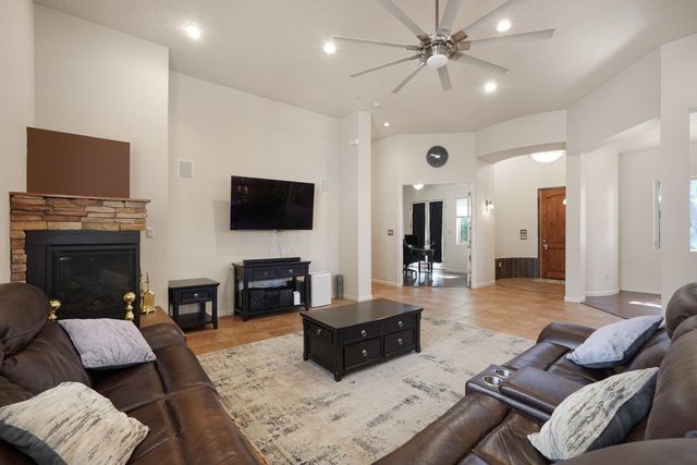 1601 Western Hills Drive SE, Rio Rancho, NM 87124