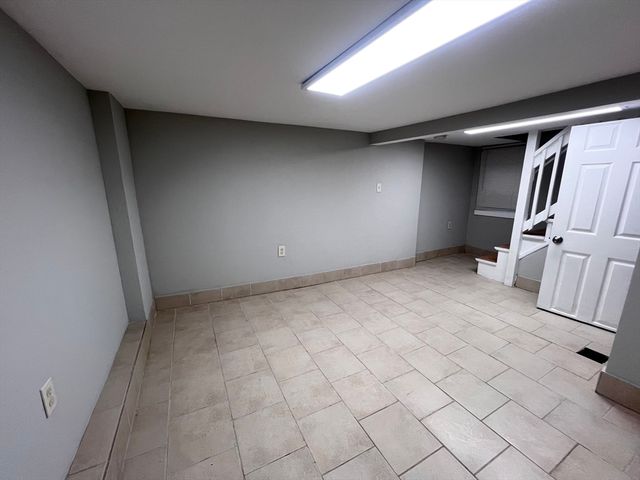 132 Bennington St 1R, Boston, MA 02128