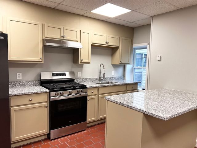 132 Bennington St 1R, Boston, MA 02128