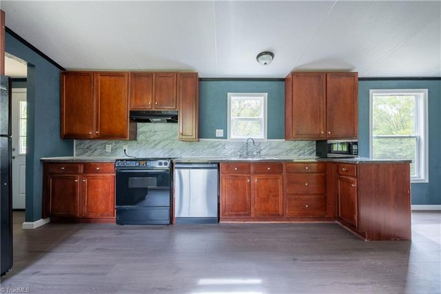 157 Cedar Point Drive, Mount Airy, NC 27030