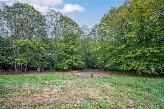 157 Cedar Point Drive, Mount Airy, NC 27030
