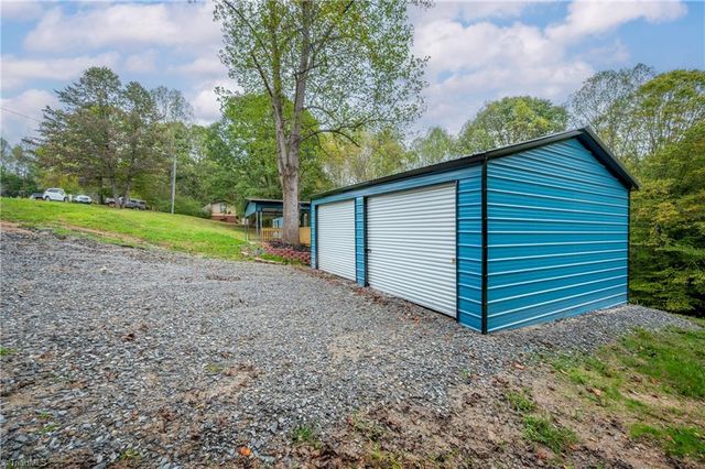 157 Cedar Point Drive, Mount Airy, NC 27030