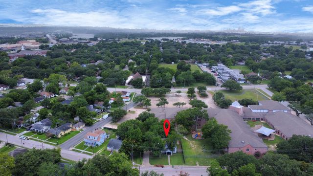 901 N Jones Street, Baytown, TX 77520