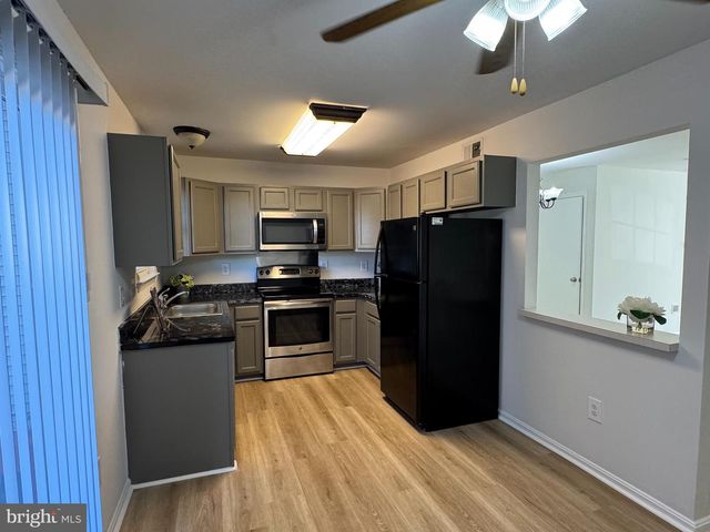 6808 COTTINGHAM LN, Centreville, VA 20121