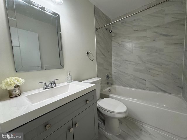 6808 COTTINGHAM LN, Centreville, VA 20121