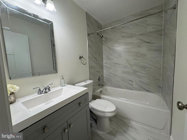 6808 COTTINGHAM LN, Centreville, VA 20121