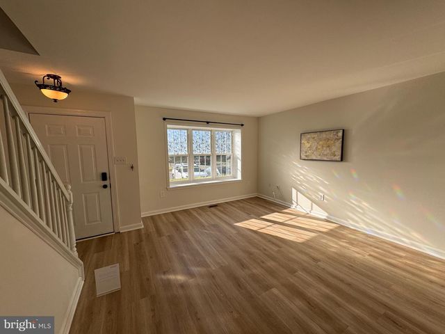 6808 COTTINGHAM LN, Centreville, VA 20121