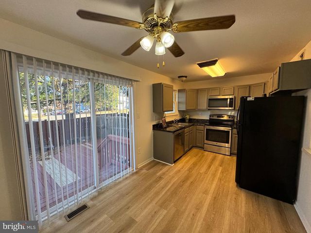 6808 COTTINGHAM LN, Centreville, VA 20121