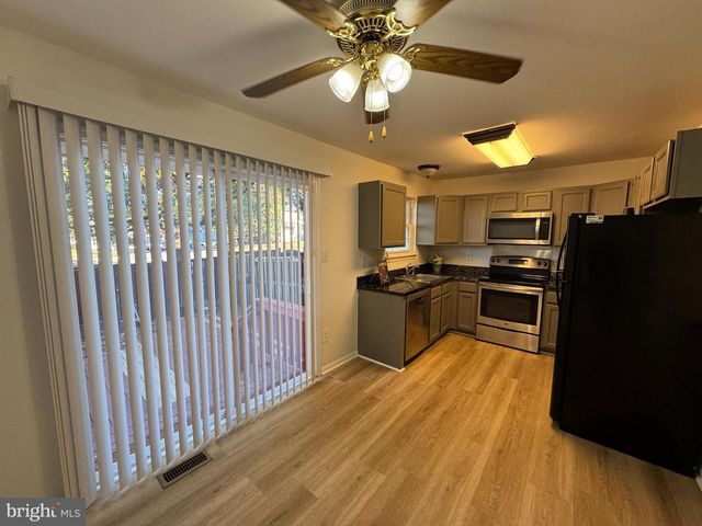 6808 COTTINGHAM LN, Centreville, VA 20121