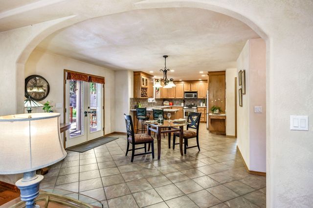 31 Wildwood Drive, Eagle Point, OR 97524