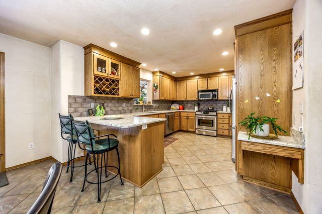 31 Wildwood Drive, Eagle Point, OR 97524