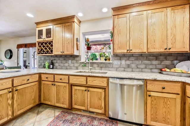 31 Wildwood Drive, Eagle Point, OR 97524