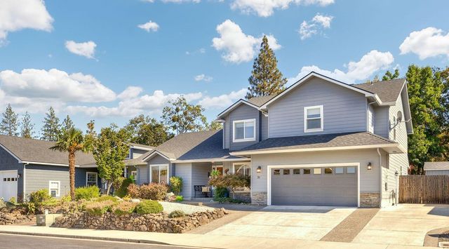 31 Wildwood Drive, Eagle Point, OR 97524