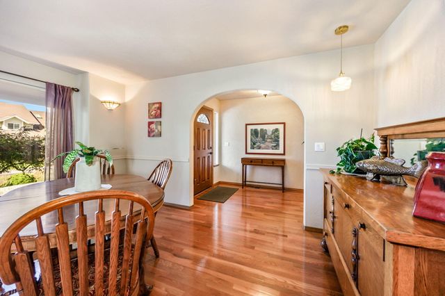 31 Wildwood Drive, Eagle Point, OR 97524