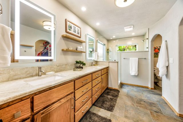 31 Wildwood Drive, Eagle Point, OR 97524