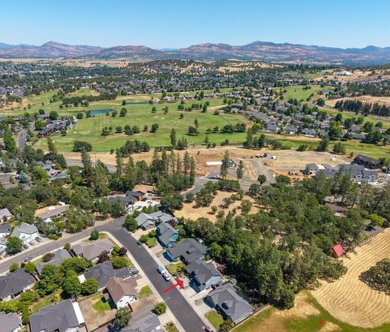 31 Wildwood Drive, Eagle Point, OR 97524