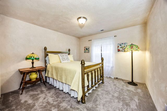 31 Wildwood Drive, Eagle Point, OR 97524