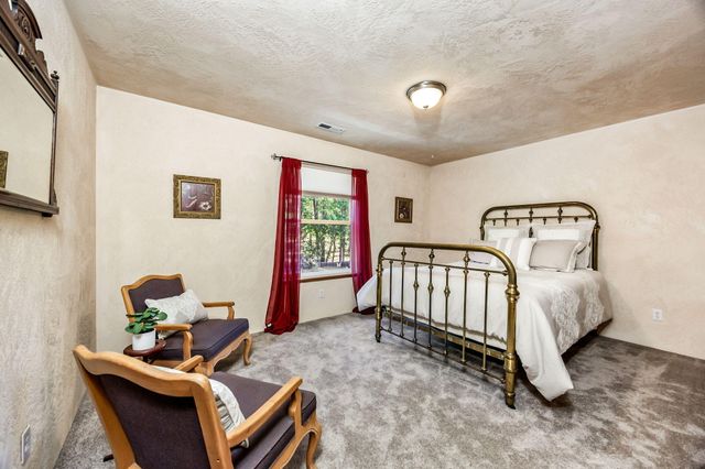 31 Wildwood Drive, Eagle Point, OR 97524