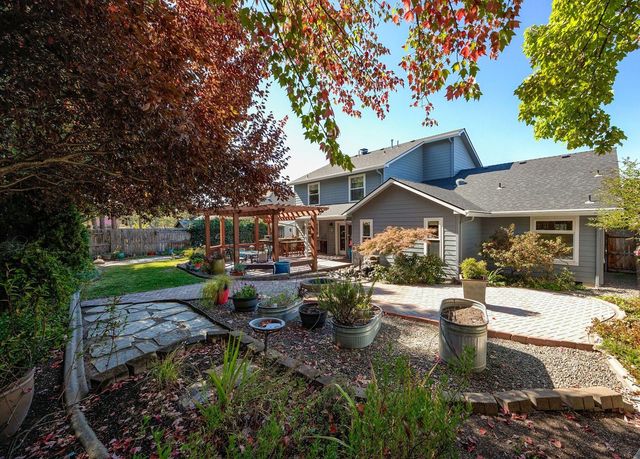 31 Wildwood Drive, Eagle Point, OR 97524