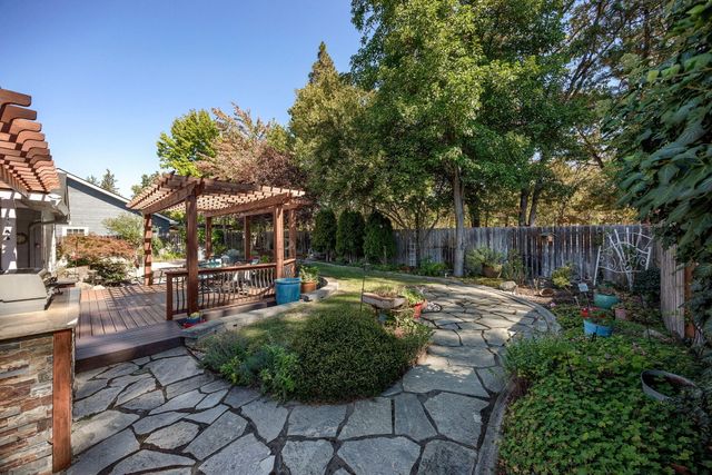 31 Wildwood Drive, Eagle Point, OR 97524