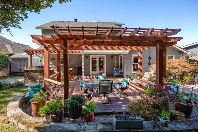 31 Wildwood Drive, Eagle Point, OR 97524