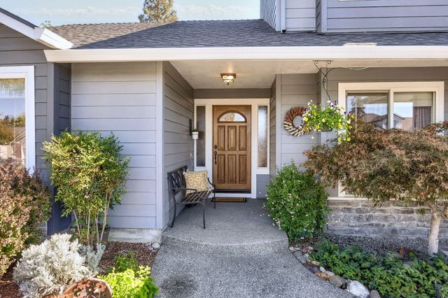 31 Wildwood Drive, Eagle Point, OR 97524