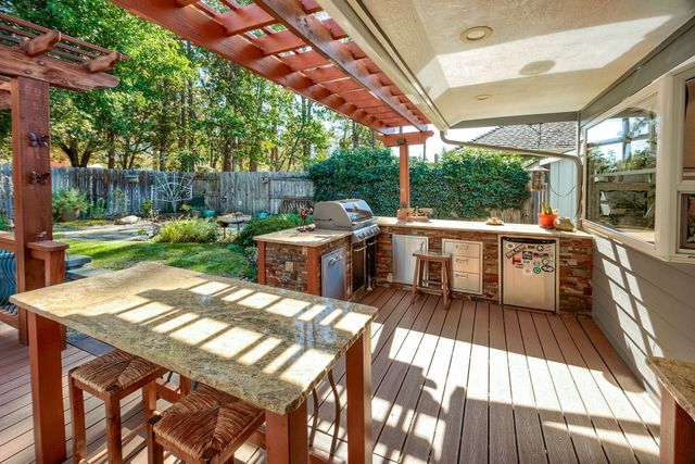 31 Wildwood Drive, Eagle Point, OR 97524