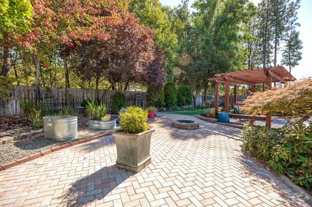 31 Wildwood Drive, Eagle Point, OR 97524