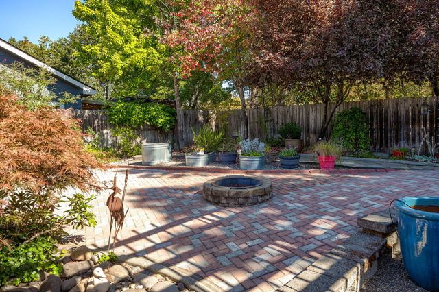 31 Wildwood Drive, Eagle Point, OR 97524