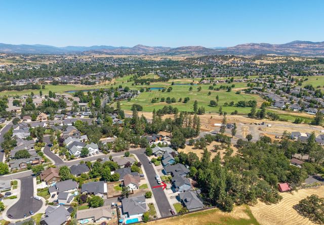 31 Wildwood Drive, Eagle Point, OR 97524