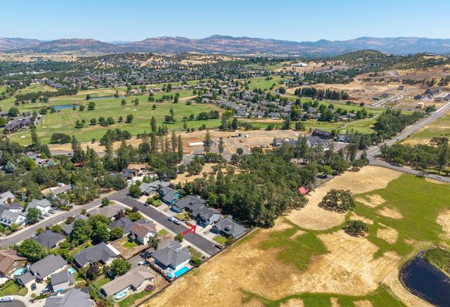 31 Wildwood Drive, Eagle Point, OR 97524