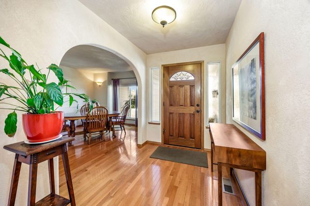 31 Wildwood Drive, Eagle Point, OR 97524