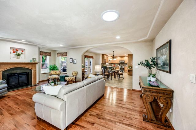 31 Wildwood Drive, Eagle Point, OR 97524